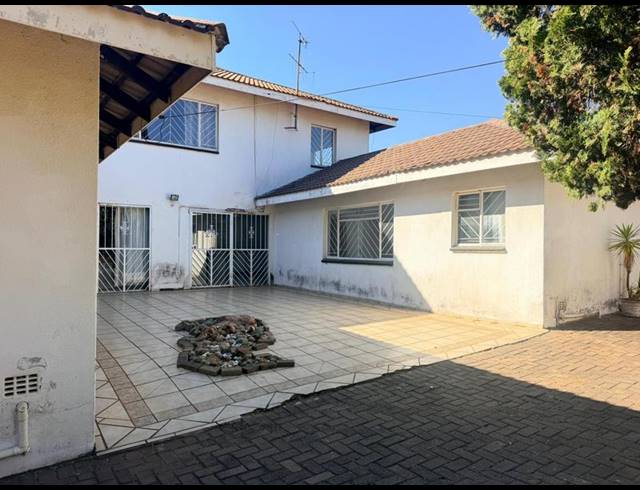 6 BEDROOM HOUSE FOR SALE IN LAUDIUM